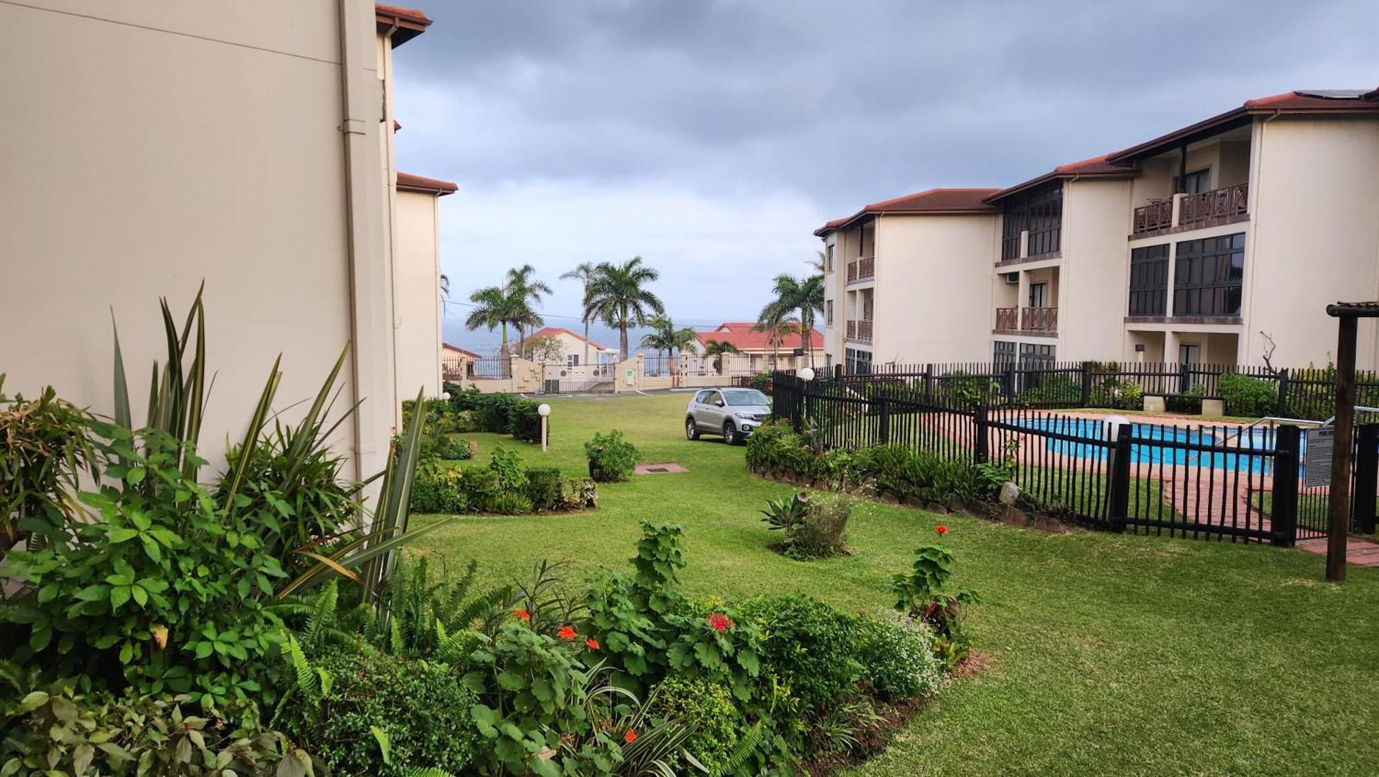 Topanga 17 Uvongo Beach Exterior photo