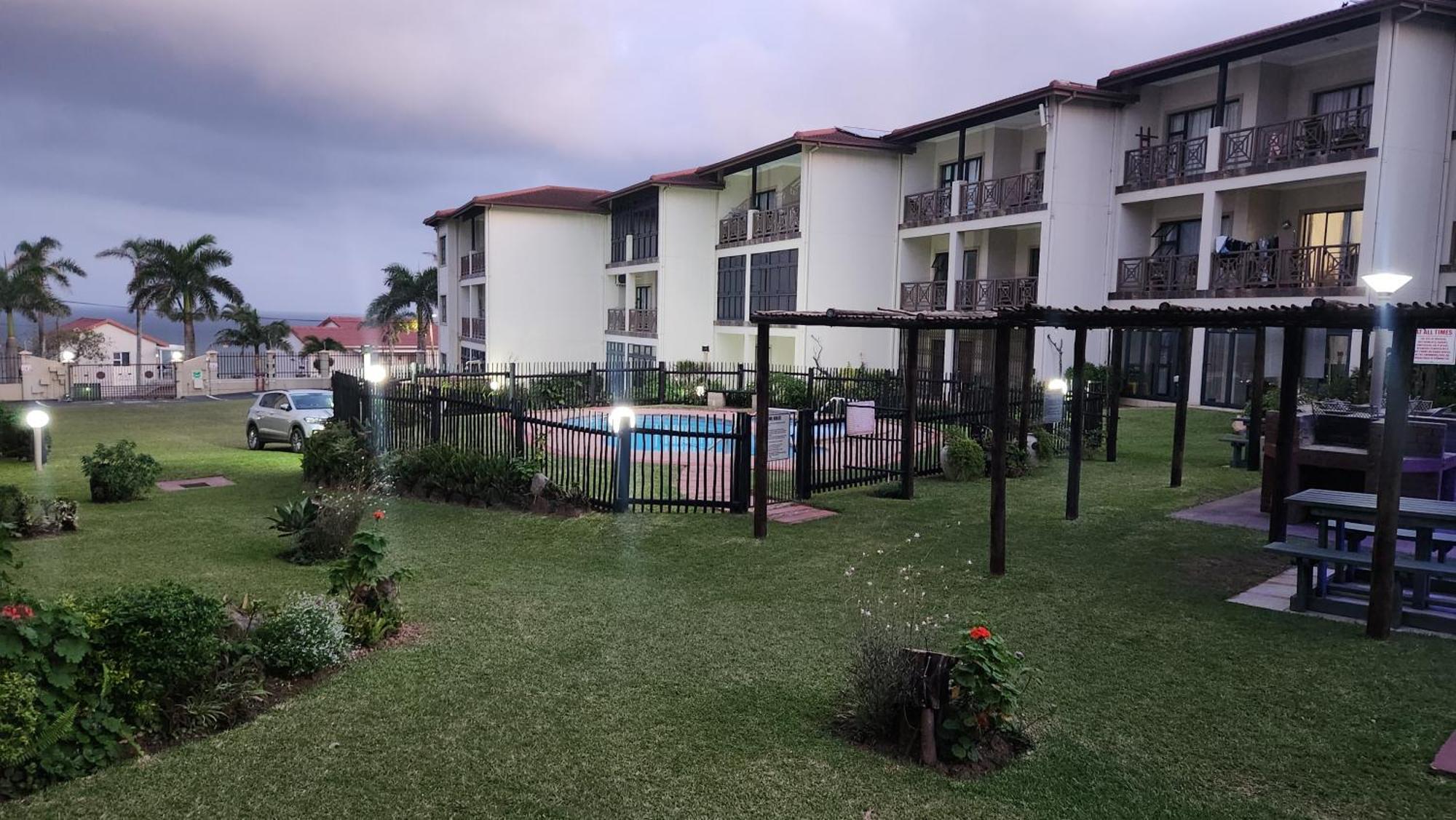 Topanga 17 Uvongo Beach Exterior photo